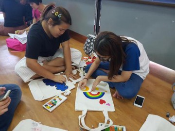 อาสาสมัครลงลายกระเป๋าผ้า เพื่องานพัฒนาเด็กด้อยโอกาส 18 พ.ย. 61 Volunteer to Paint Bag to support Child Development in Thailand Nov 18, 18